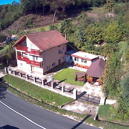 Pensiunea Ilarie Ocnele Mari Esterno foto