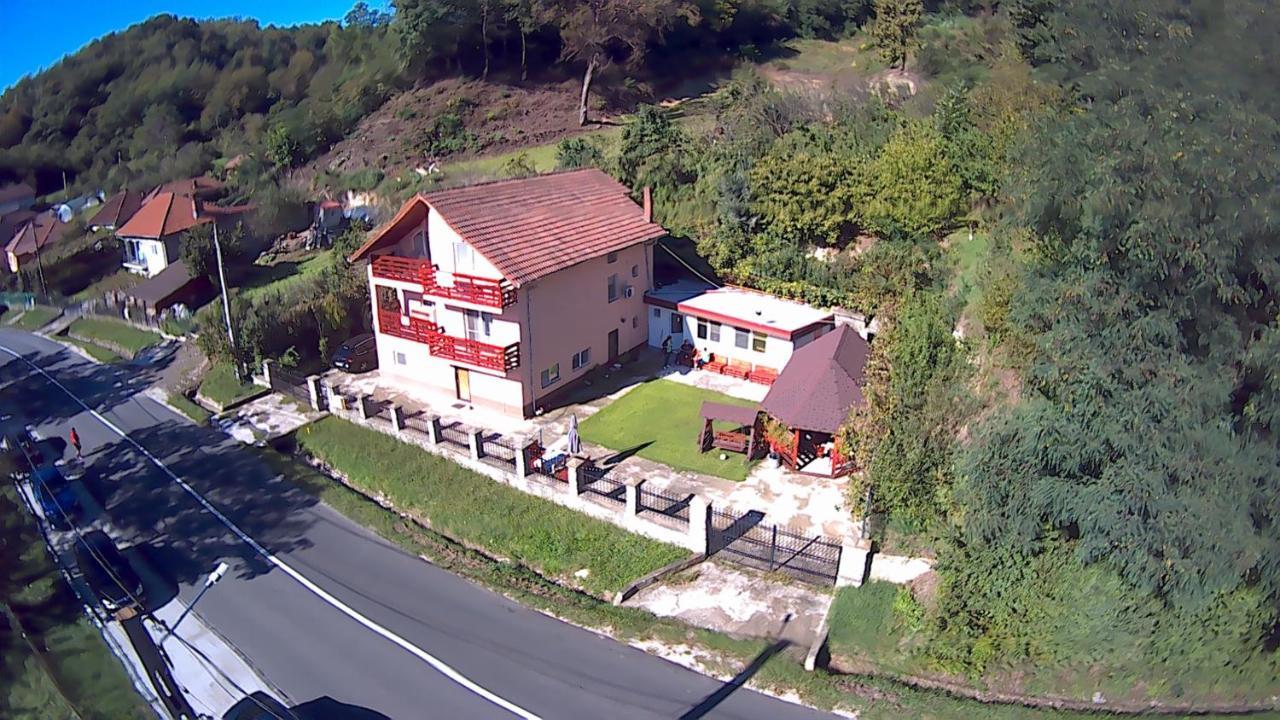 Pensiunea Ilarie Ocnele Mari Esterno foto